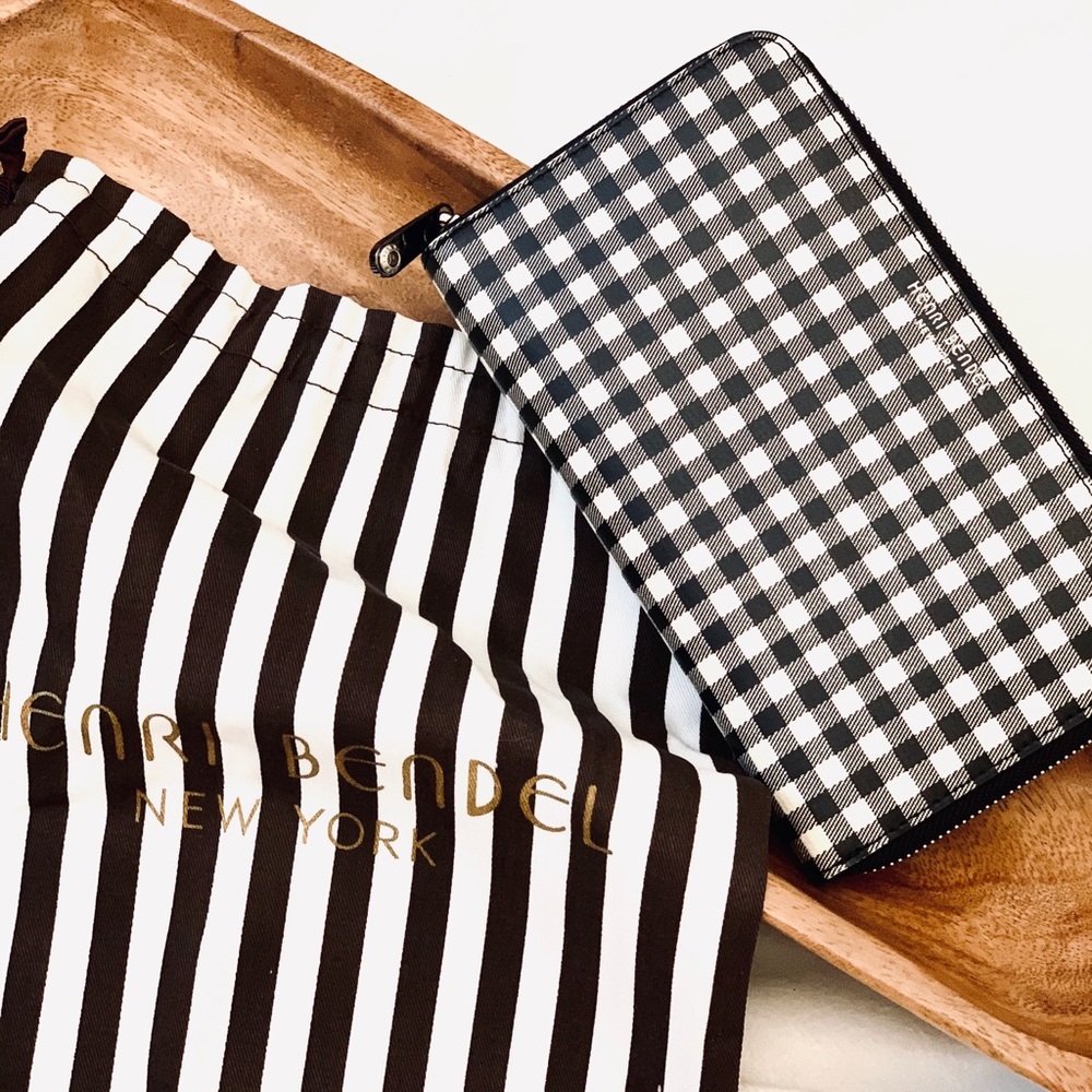 Henri Bendel Wallet